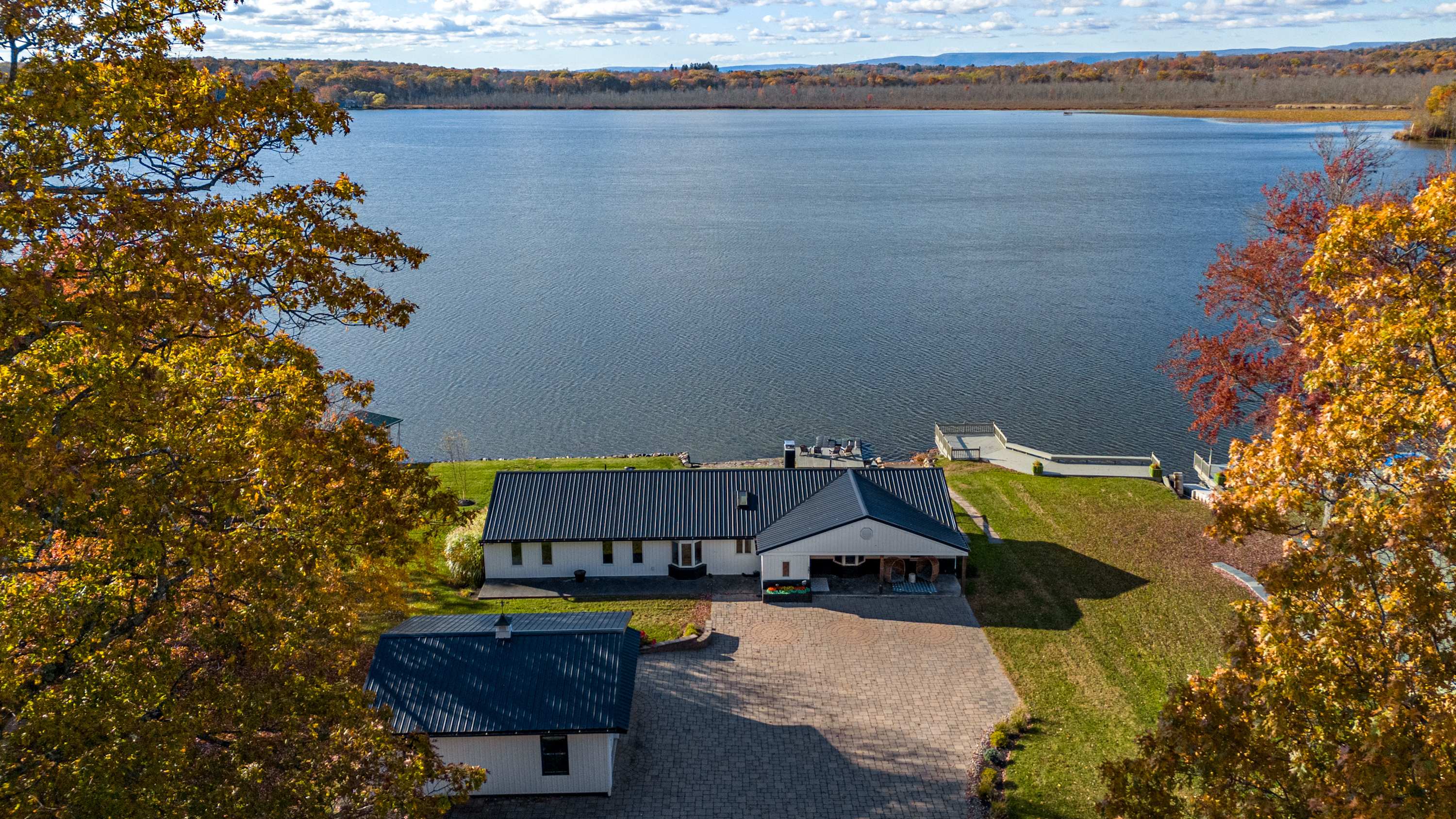 Sunset Lakehouse photo 4